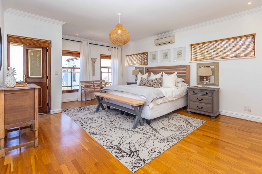 3 Bedroom Property for Sale in Sea Point Western Cape